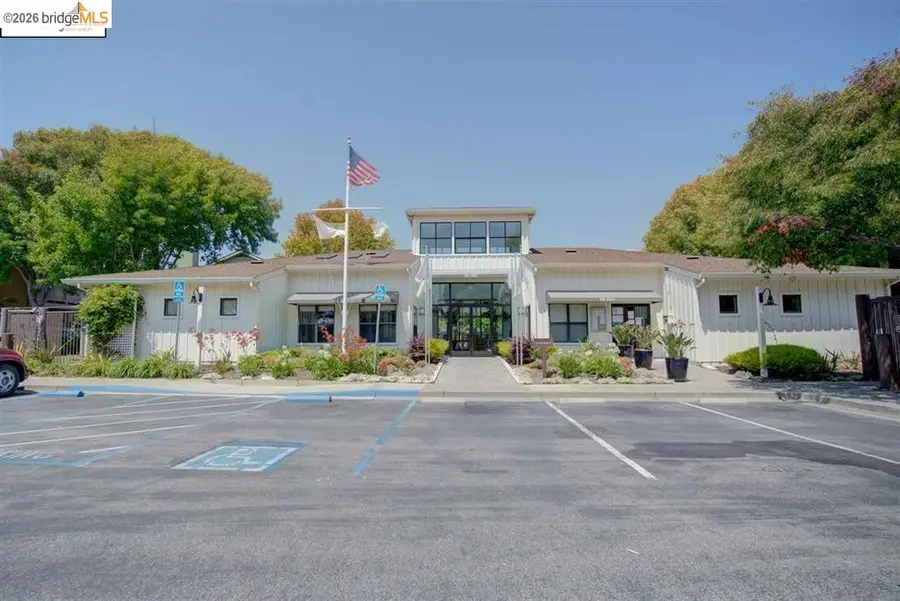 91 Schooner Ct, Richmond, CA 94804 - #2