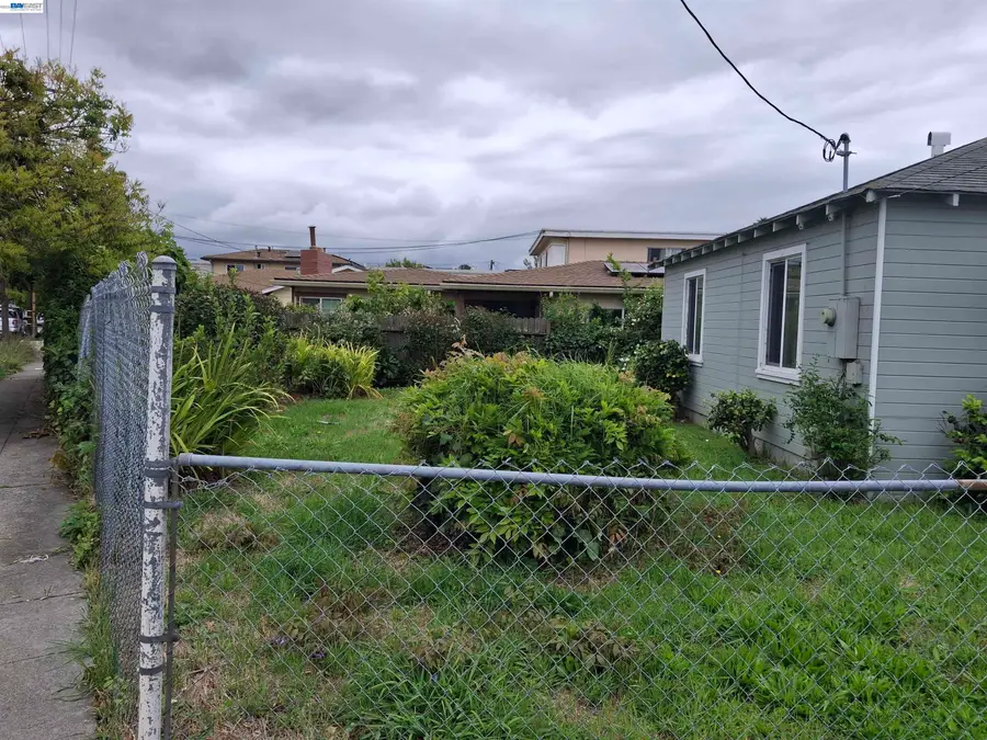800 S 45th St, Richmond, CA 94804 - #2