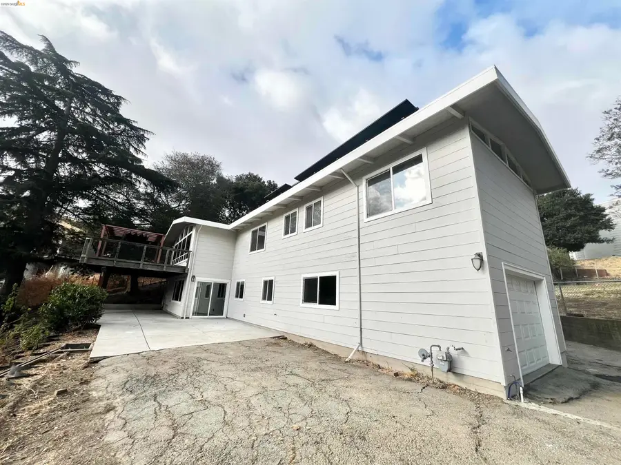 58 Pomona St, Crockett, CA 94525 - #2