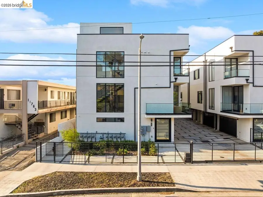 6503 N Contour Ln, Los Angeles, CA 91606 - #2