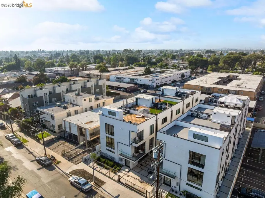 6503 N Contour Ln, Los Angeles, CA 91606 - #3