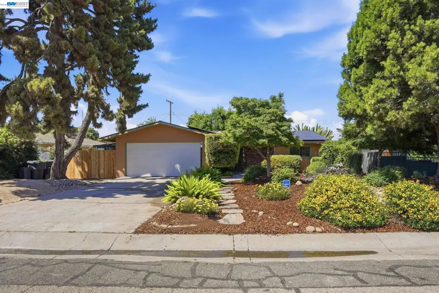 4020 W Judy Ave, Visalia, CA 93277 - #2