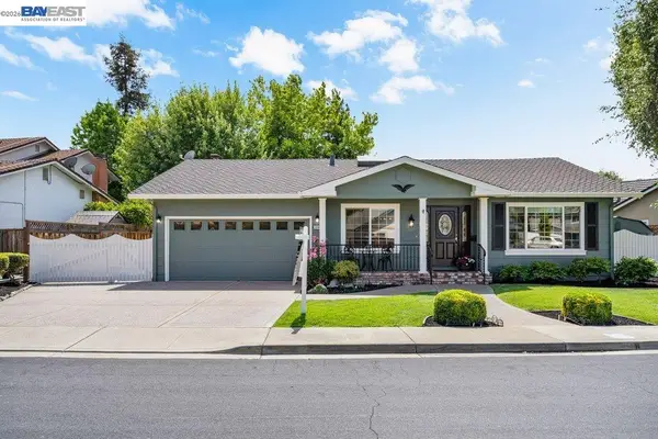 2090 Foxswallow Rd, Pleasanton, CA 94566