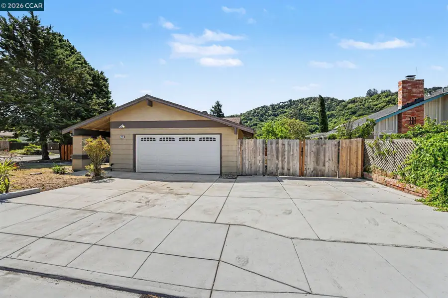 2498 La Reina St, Pinole, CA 94564 - #2