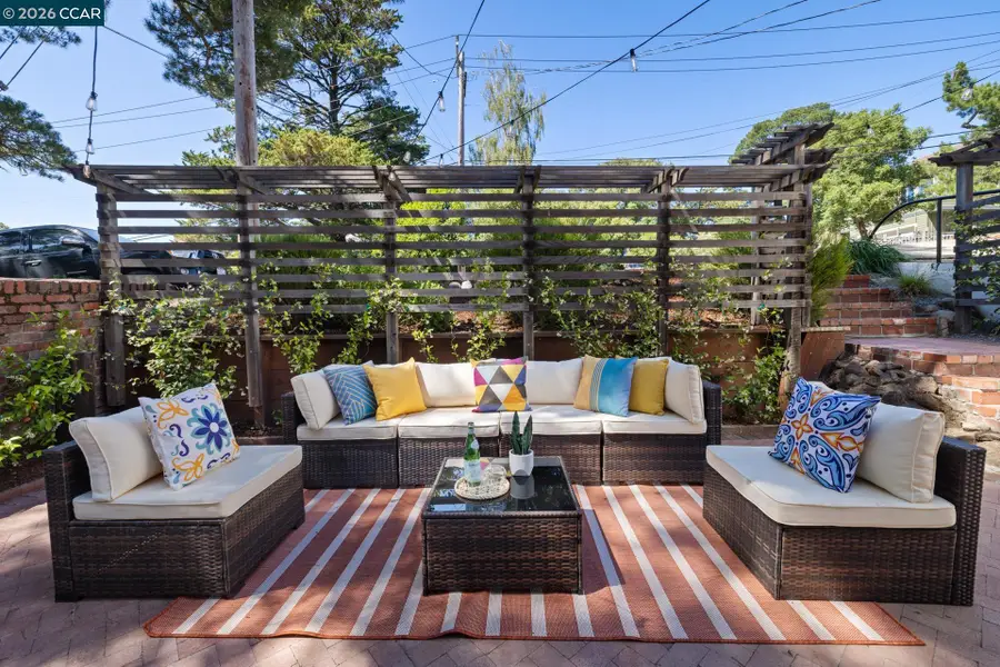 6008 Chelton Dr, Oakland, CA 94611 - #2
