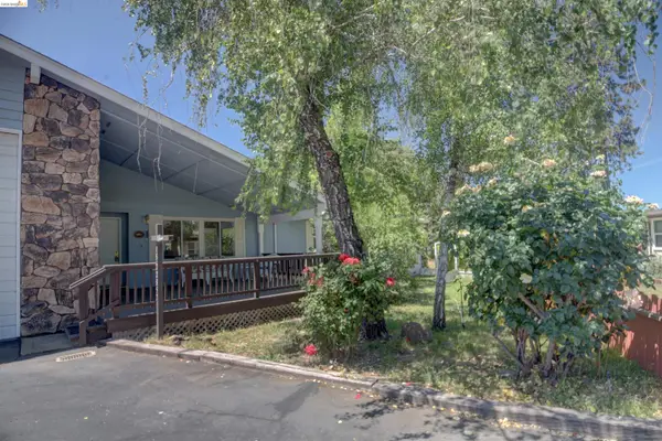 22857 Rolling Woods Dr, Groveland, CA 95321