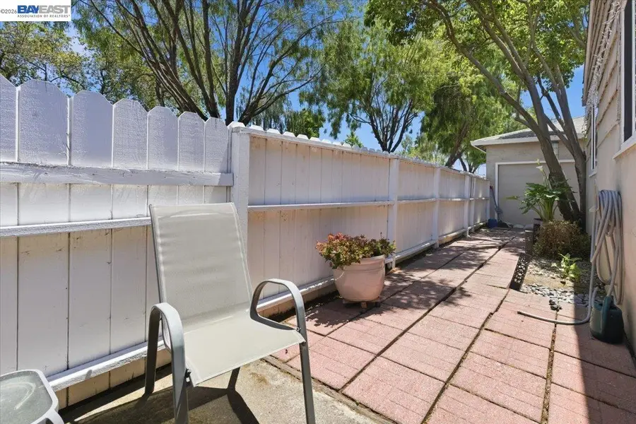 882 W Tennyson Rd, Hayward, CA 94544 - #2