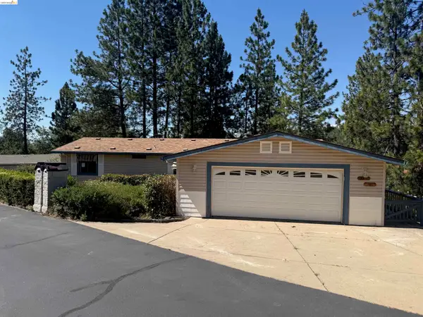 22700 Hidden Hollow Dr, Groveland, CA 95321