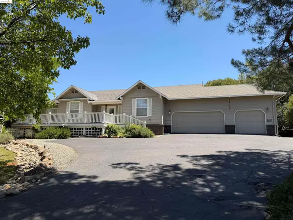 15925 Parkridge Ave, Sonora, CA 95370