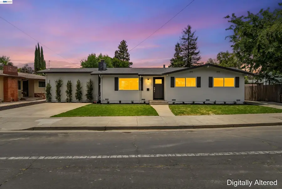 1121 N P St, Livermore, CA 94551 - #2