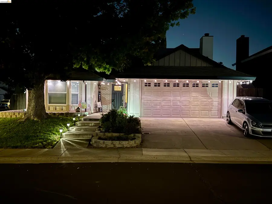 8245 Auberry Dr, Sacramento, CA 95828 - #2