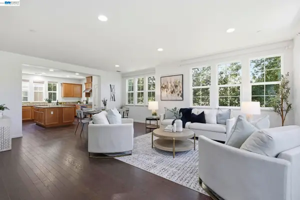 6951 N Mariposa Ln, Dublin, CA 94568
