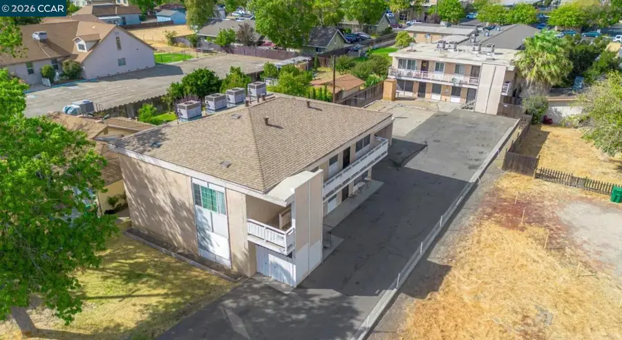218-220 W K St, Los Banos, CA 93635 - #2