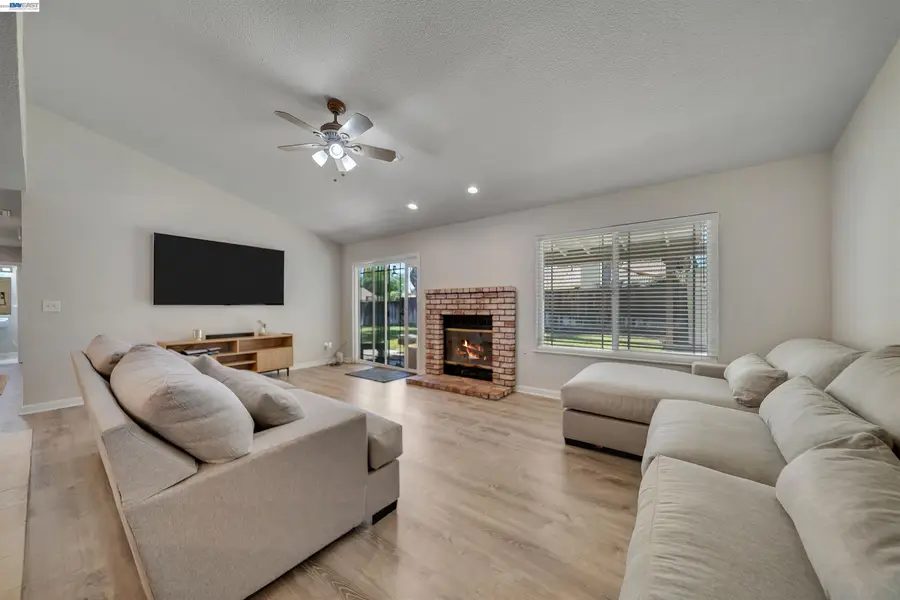 1820 S Willow Creek Dr, Tracy, CA 95376 - #2