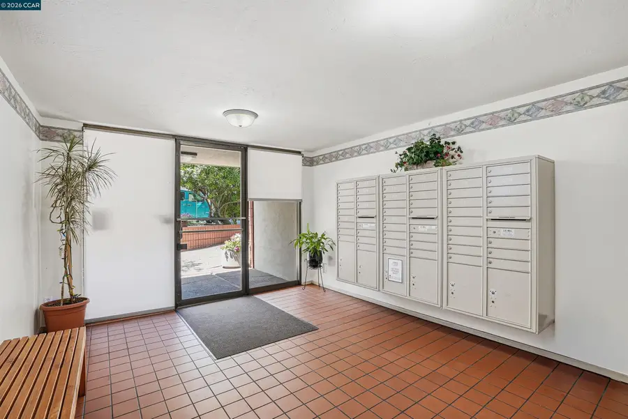 250 Whitmore St #106, Oakland, CA 94611 - #2