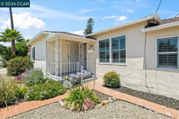 850 Harmony Dr, Ashland, CA 94541