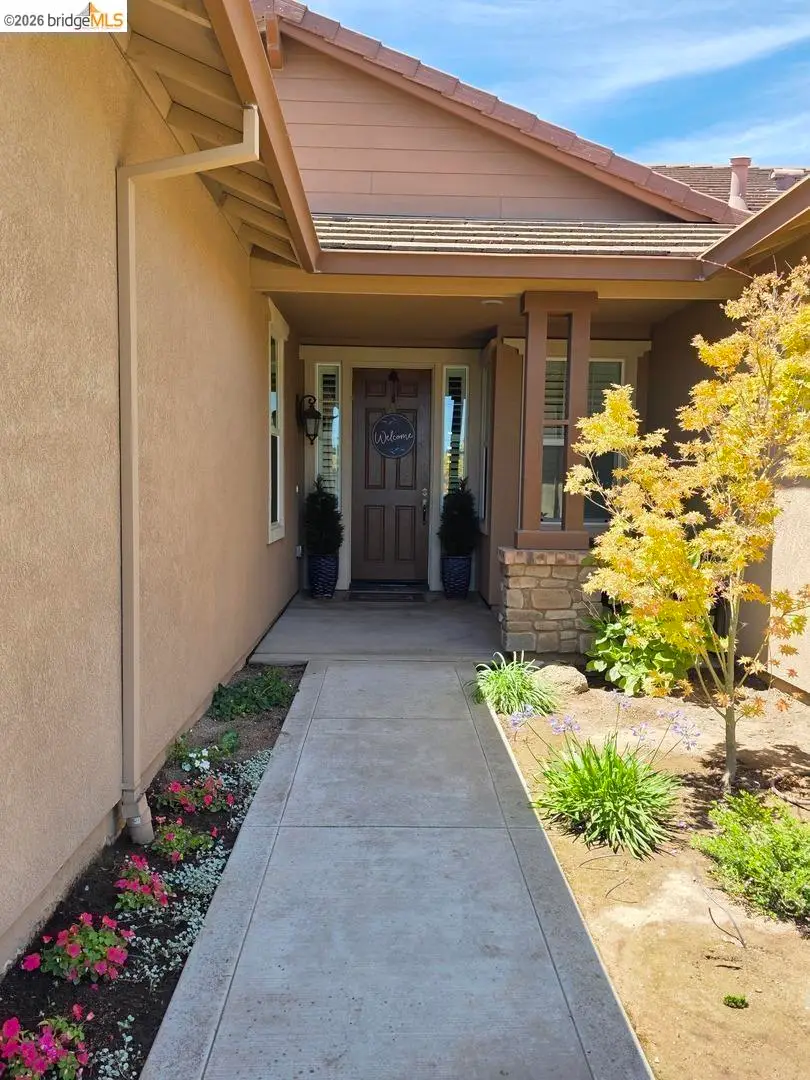 1909 Thomas Taylor Dr, Hughson, CA 95326 - #2