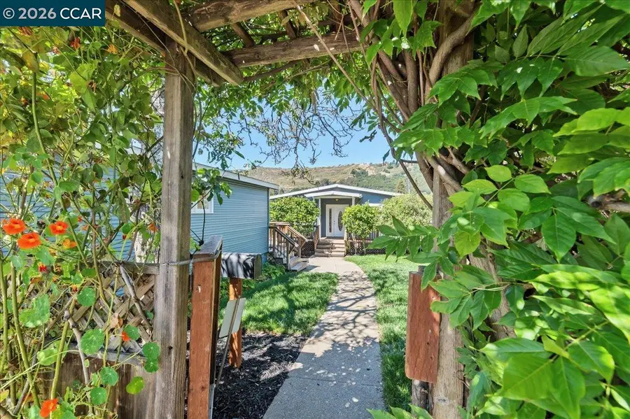 7568 Greenly Dr, Oakland, CA 94605 - #2