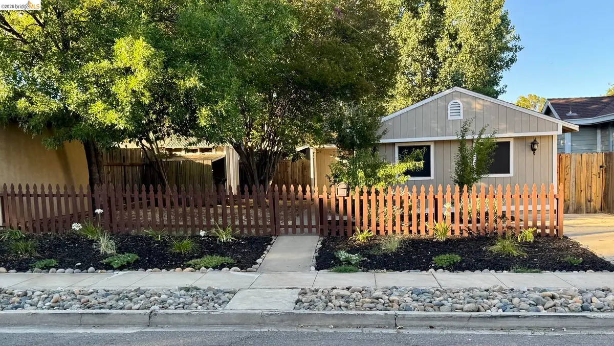 208 Circuit Dr, Roseville, CA 95678 - #1