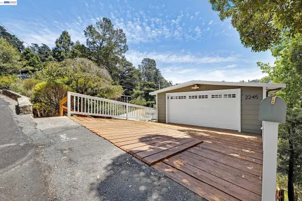 2245 Pelham Pl, Oakland, CA 94611