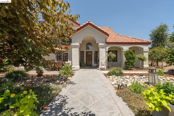 5232 Horseshoe Bend Ave, Clovis, CA 93619