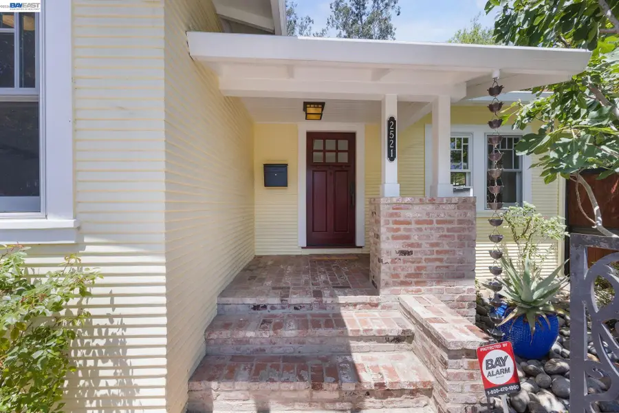 2521 Pleasant St, Oakland, CA 94602 - #2