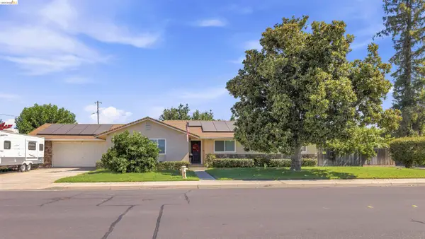 1042 Walnut St, Oakdale, CA 95361