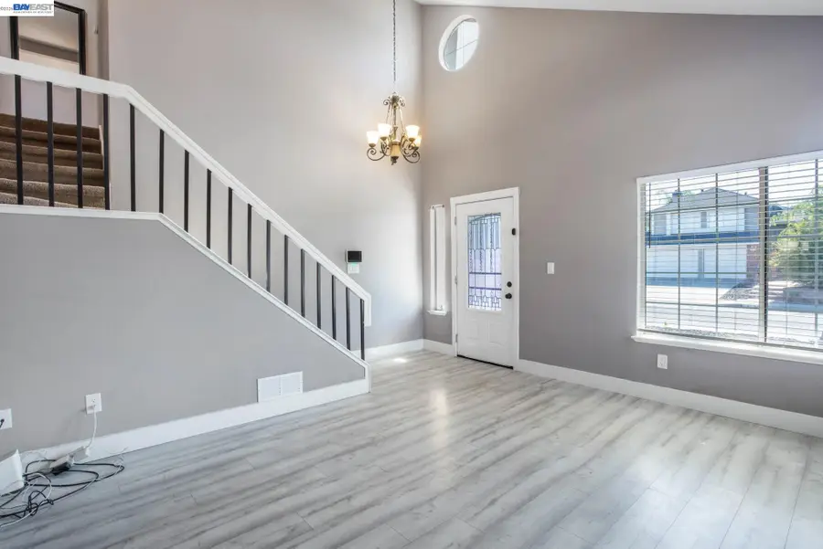 305 Helena Ct., Oakley, CA 94561 - #2