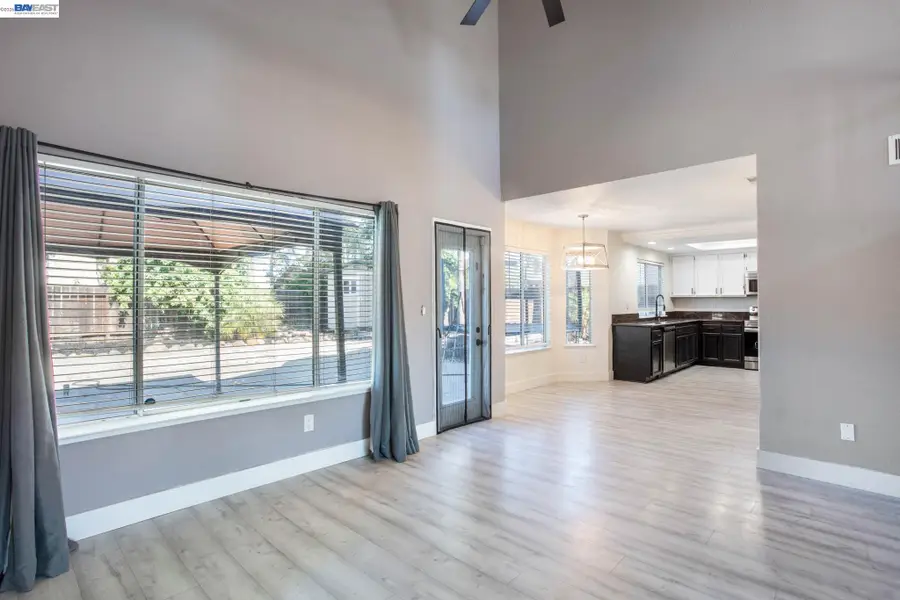 305 Helena Ct., Oakley, CA 94561 - #3