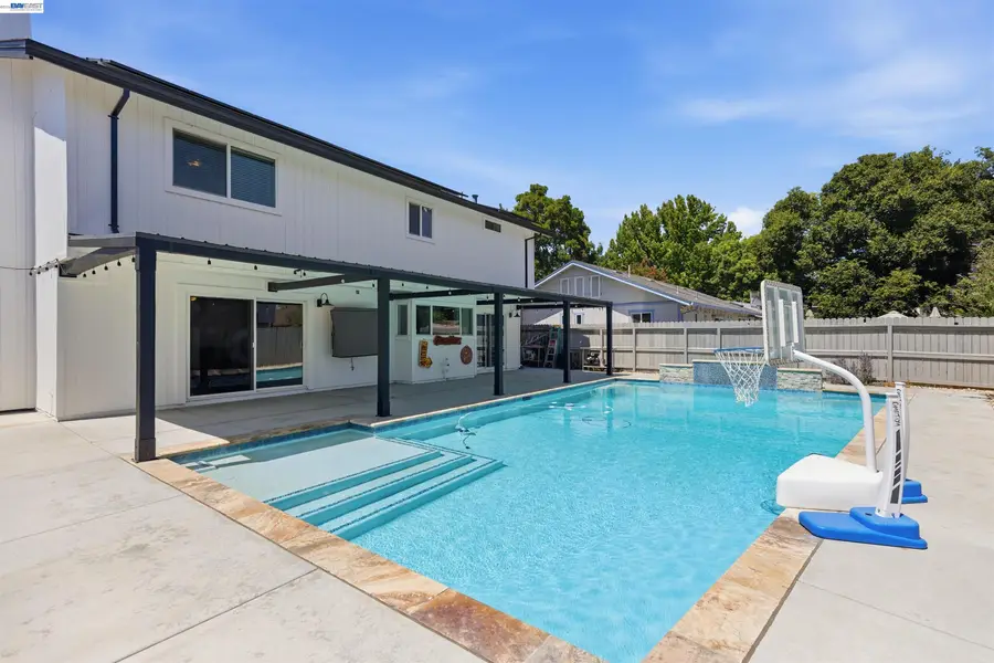 470 Edwards St, Winters, CA 95694 - #2