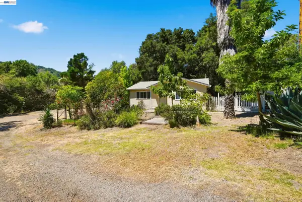 10160 Crow Canyon Rd, Castro Valley, CA 94552