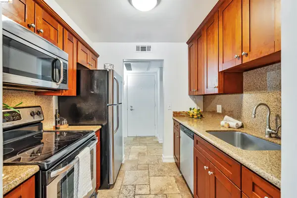490 N Civic Dr #101, Walnut Creek, CA 94596