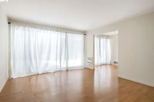 398 Adams St #104, Oakland, CA 94610