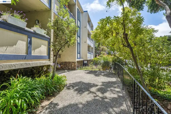 955 Shorepoint Ct #111, Alameda, CA 94501