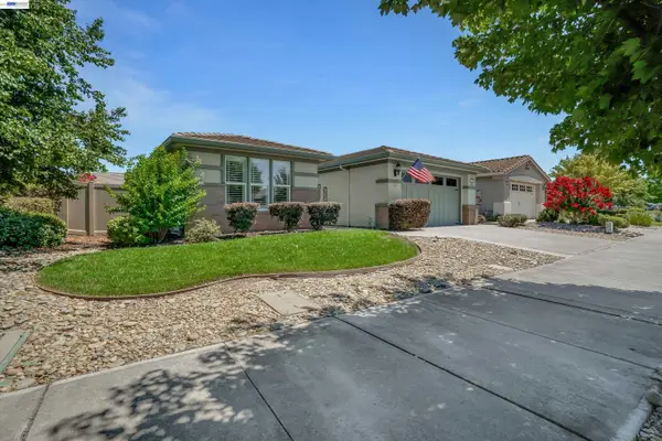 2472 Shadow Berry Dr, Manteca, CA 95336