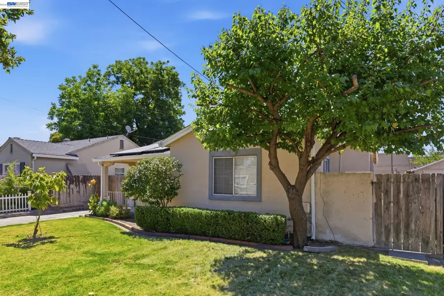 1330 W Park St, Stockton, CA 95203 - #2