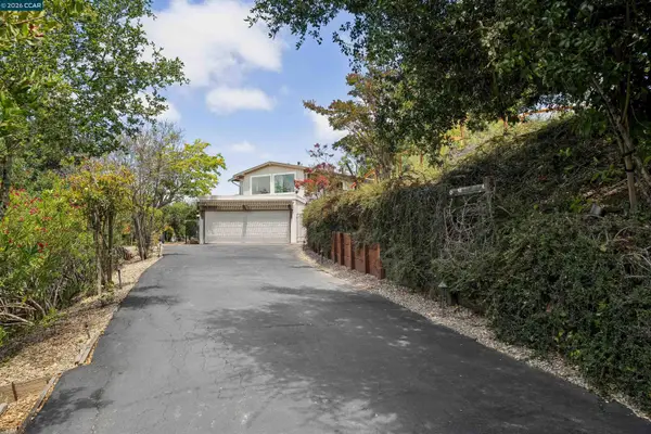 210 Courtney Ln, Orinda, CA 94563