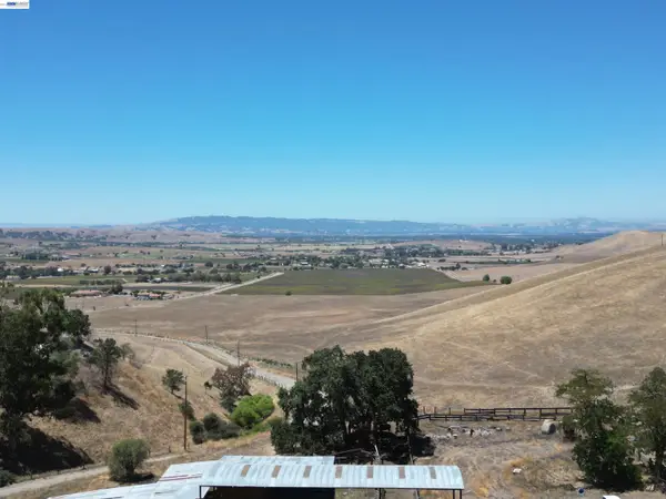 11251 Reuss Rd, Livermore, CA 94550