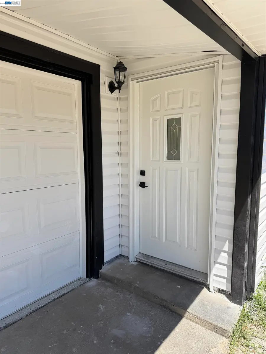 5250 Standish Rd, Sacramento, CA 95820 - #3