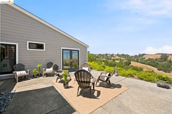1897 Ascot Dr, Moraga, CA 94556