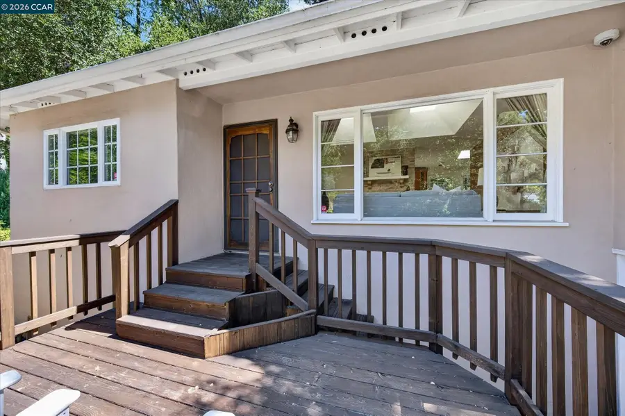 1130 Glencourt Dr, Oakland, CA 94611 - #2