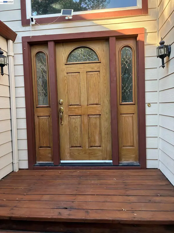 3364 Walnut Ln, Lafayette, CA 94549