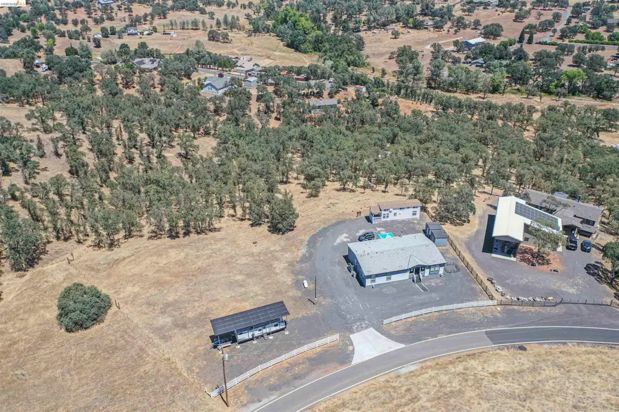 1464 Papoose Dr, Copperopolis, CA 95228 - #3