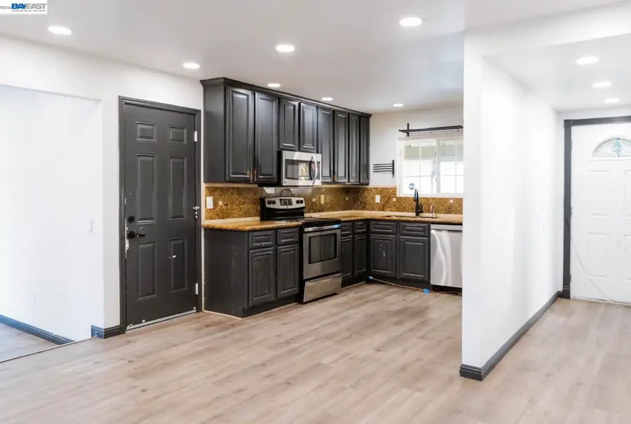 828 Coral Dr, Rodeo, CA 94572 - #2