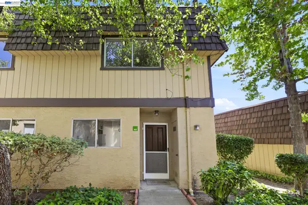10401 Shaw St #401, Oakland, CA 94605