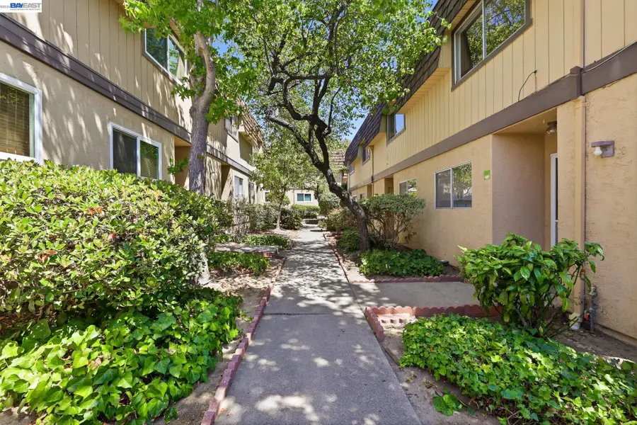 10401 Shaw St #401, Oakland, CA 94605 - #3