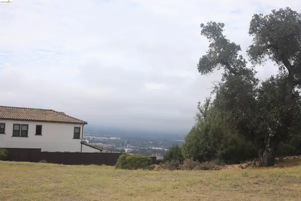 3799 Skyfarm Dr, Santa Rosa, CA 95403