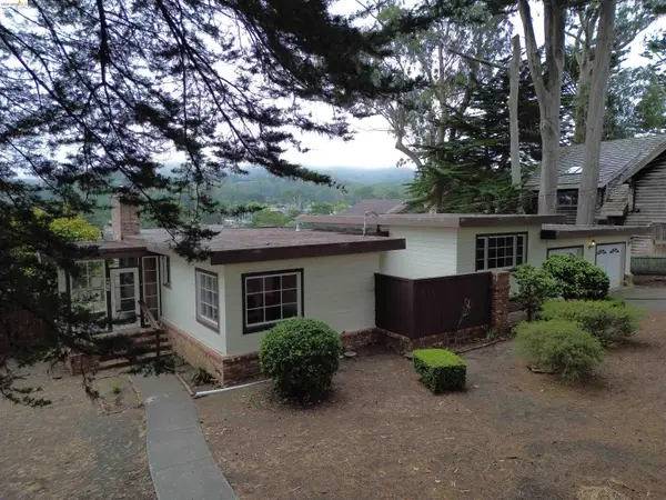 511 6th St, Montara, CA 94037