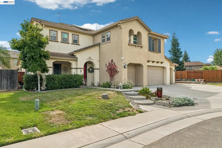 1021 Saunders Ct, Galt, CA 95632 - #2