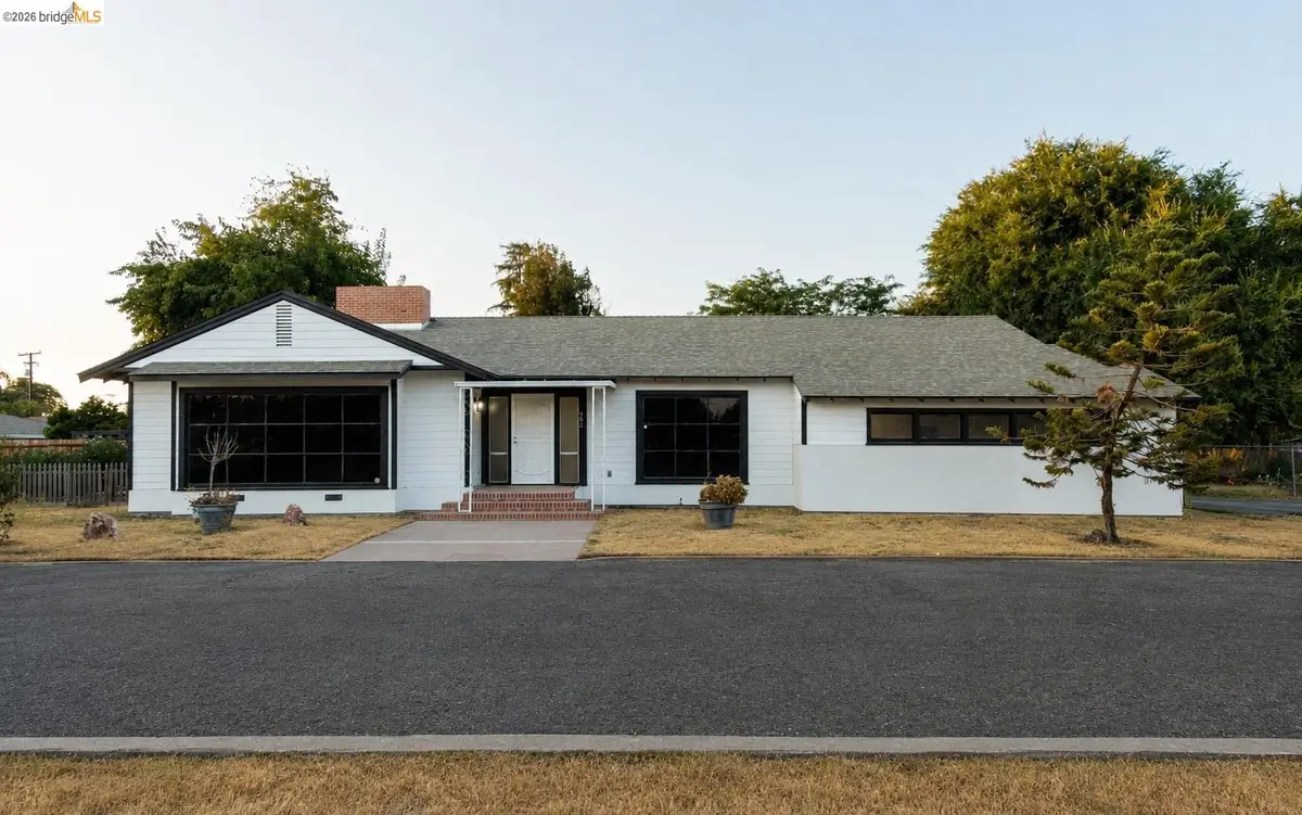 392 W Grand Ave, Porterville, CA 93257 - #1